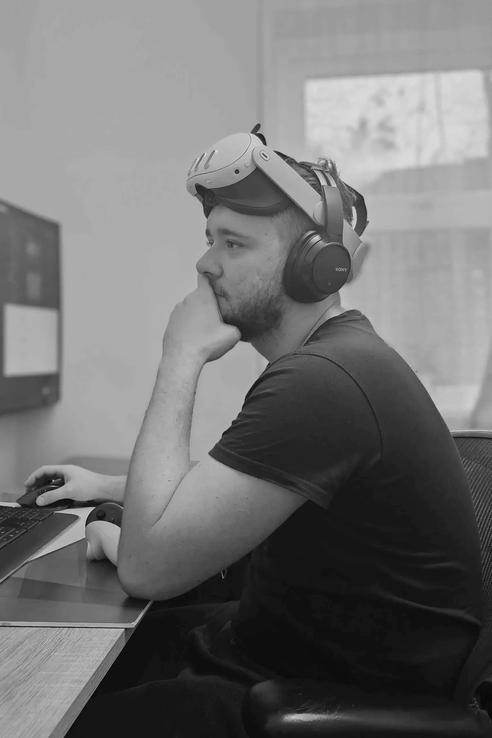 Krystian Niemiec testing scale in VR